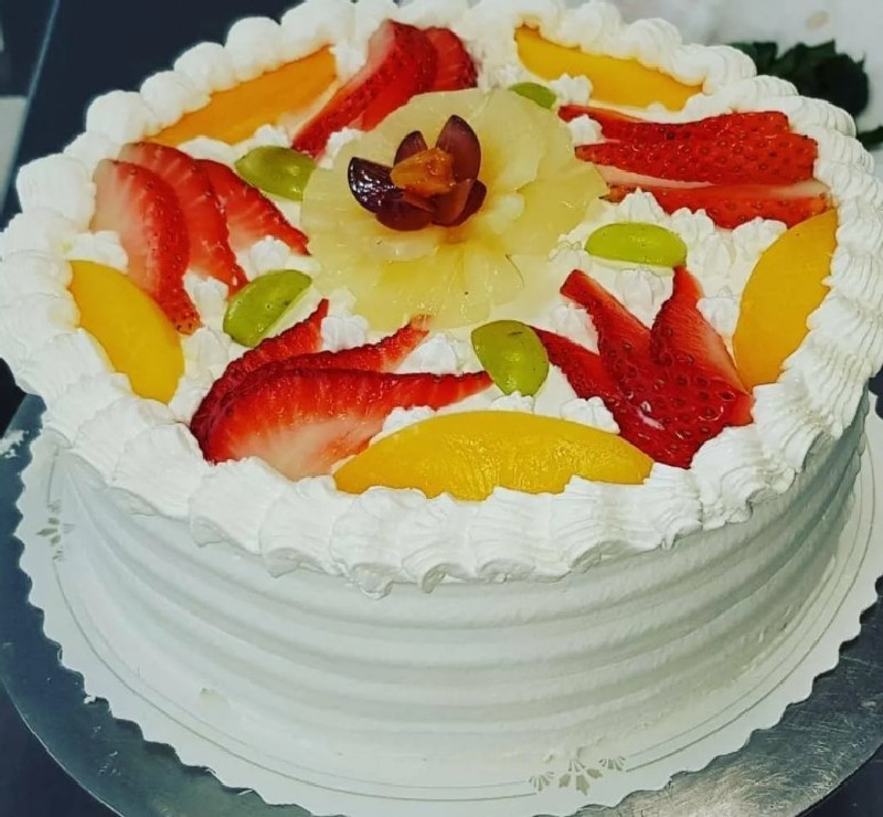 Как красиво украсить торт фруктами и ягодами в домашних условиях